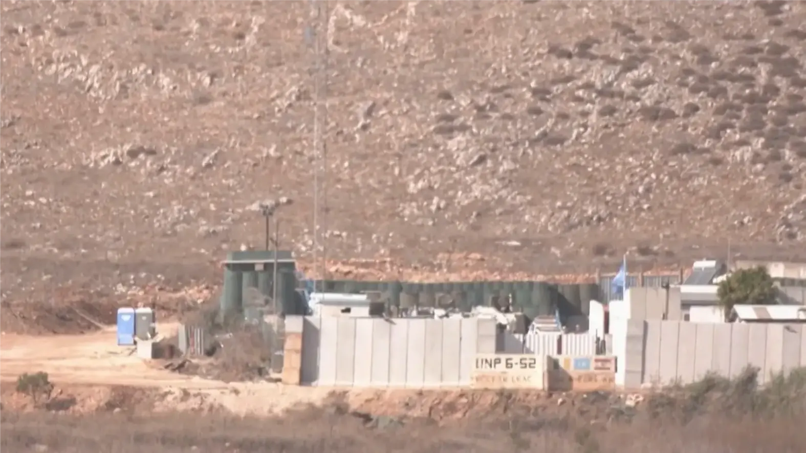 Israel tấn công lực lượng gìn giữ hòa bình ở Liban